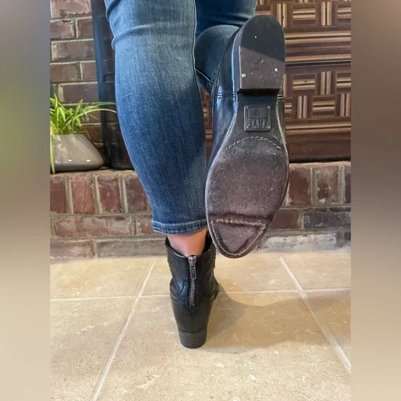 Frye Black leather Ankle Booties with lift insole. Size 7. Like new condition - Picture 7 of 9
